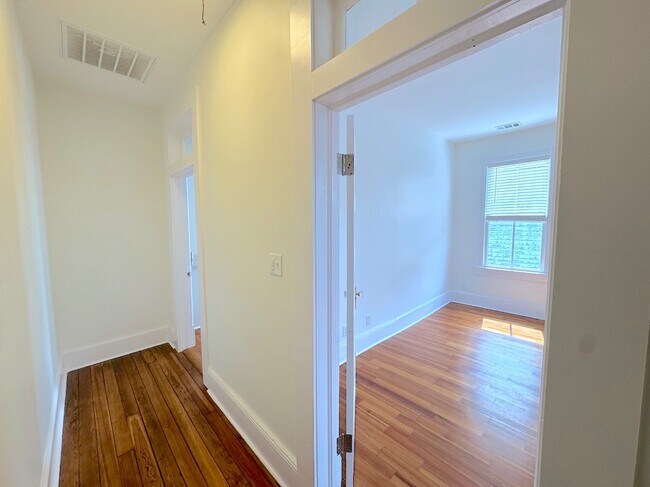 Building Photo - 20 E 40th St
