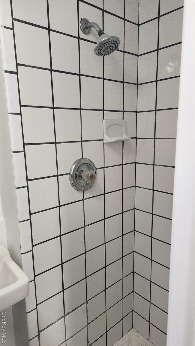 Foto del edificio - 74-80 N Highland Ave