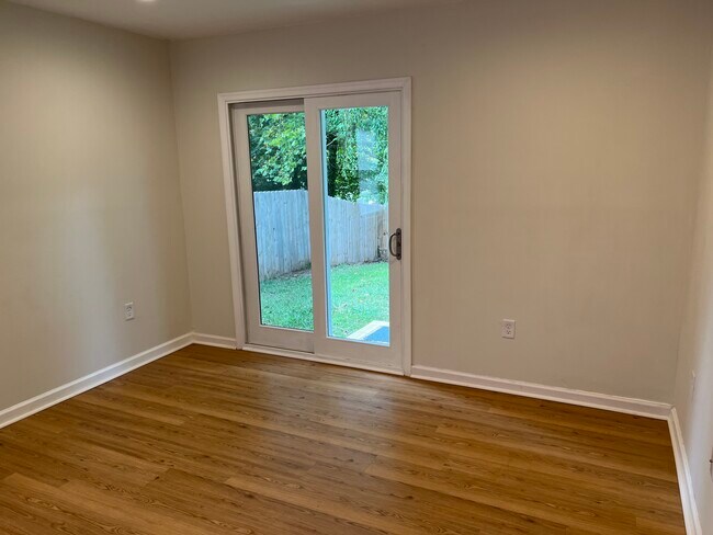 Foto del edificio - 320 Minor Ridge Rd