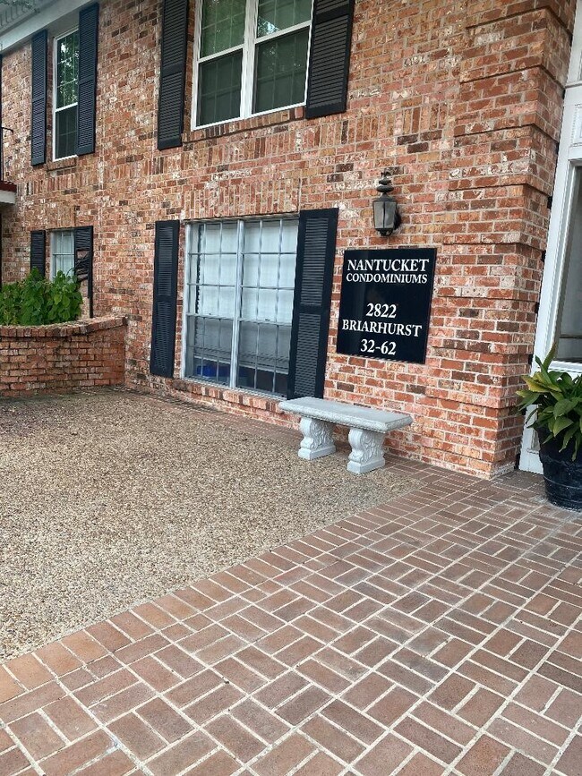 Foto del edificio - 2822 Briarhurst Dr