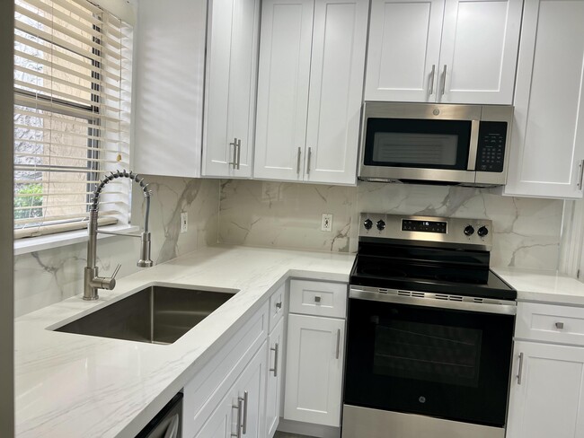 Building Photo - 10821 N Military Trl