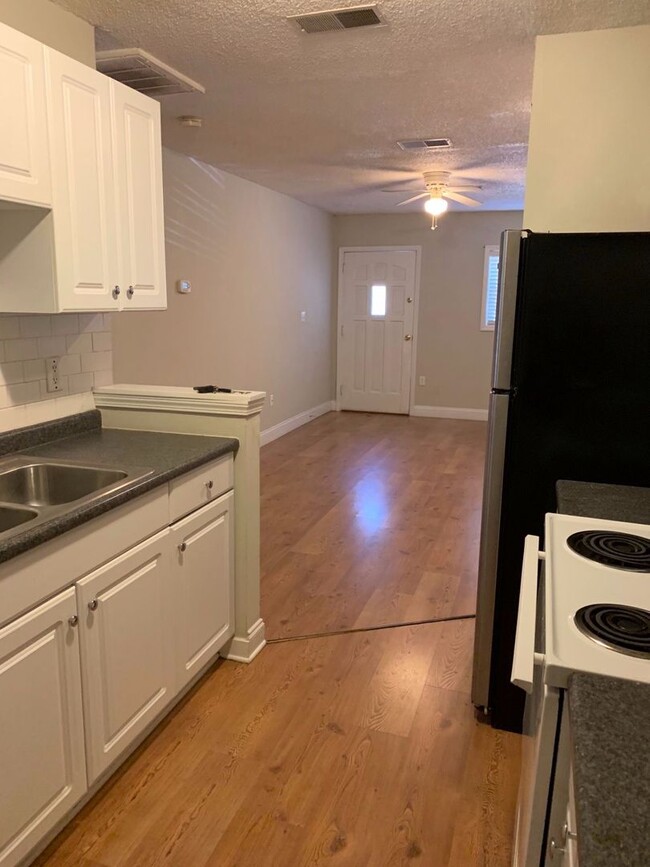 Building Photo - Duplex In The Heart Of Summerville!