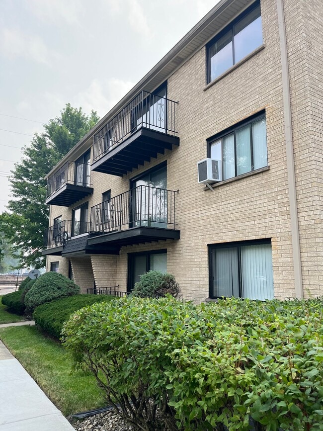 Building Photo - 8423 W Arnold St