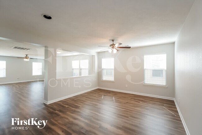 Foto del edificio - 18715 White Barnwood Ct