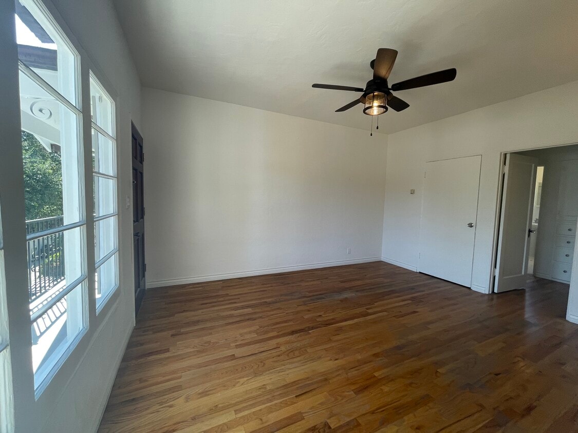 Living room - 1413 Fair Oaks Ave