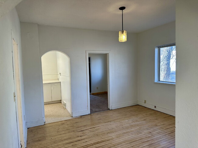 Building Photo - Enjoy living in a bright ground-level home...