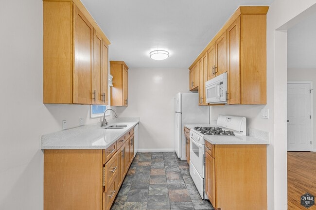 Building Photo - 12021 Louise Ave