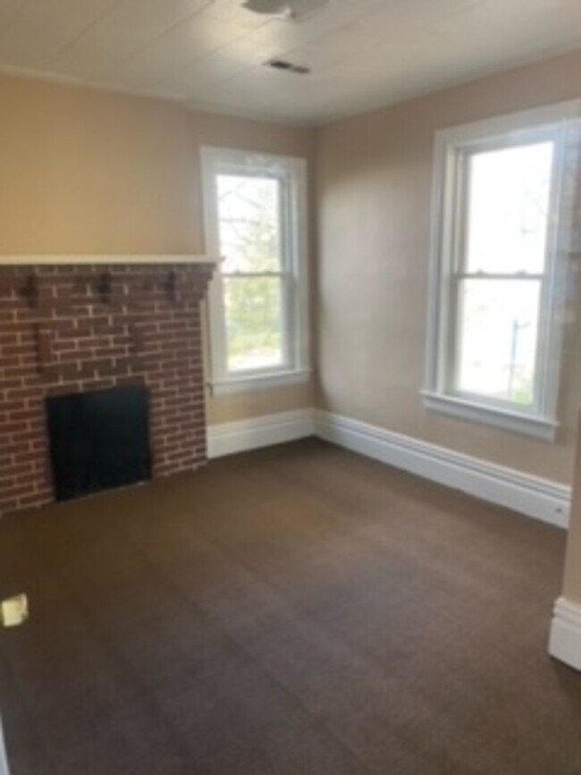 Large 3 Bedroom House House Rental in Parkersburg, WV