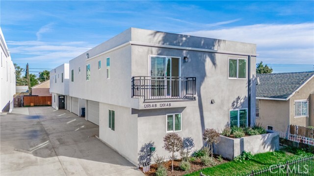 Building Photo - 1183 E 59th Pl