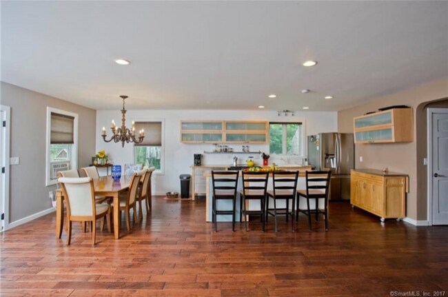 Foto del edificio - 132 Brainard Rd