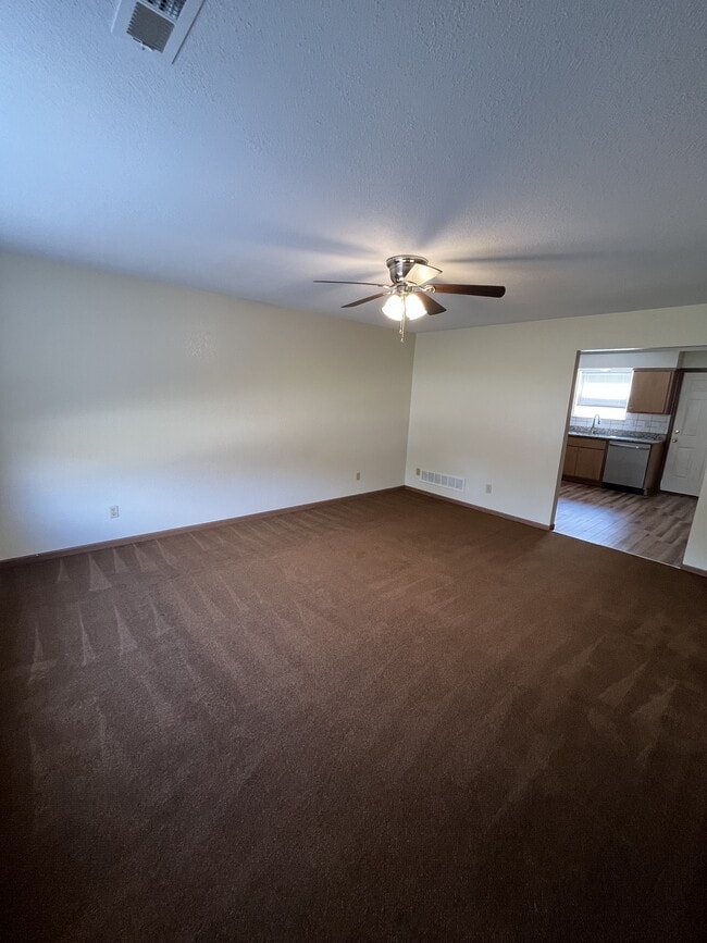 Building Photo - 806 Foster Ln