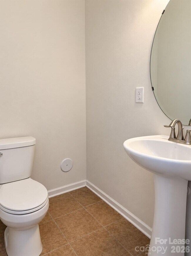 Foto del edificio - 2642 Treeline Dr