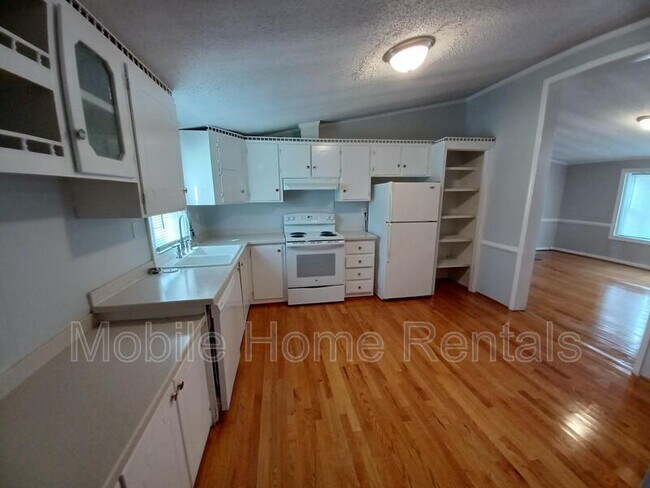 Building Photo - 90 Thompson Cir