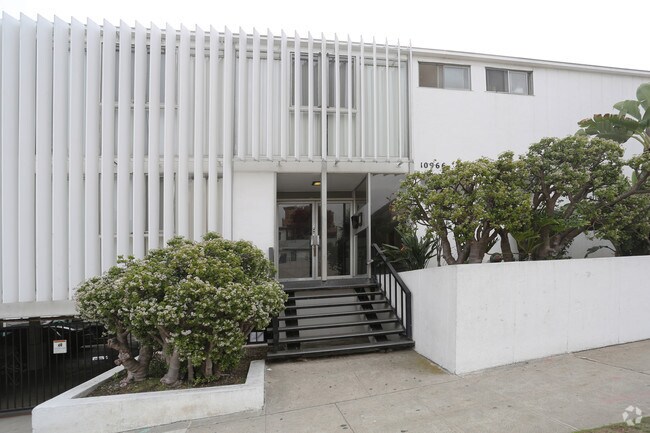 Foto del edificio - 10966 Roebling Ave