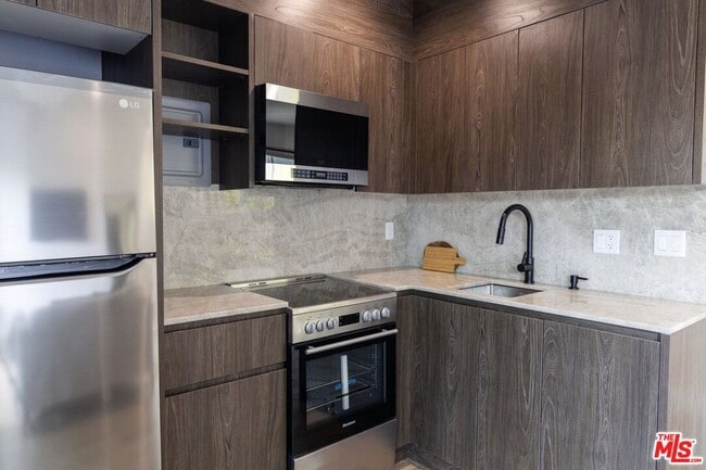 Building Photo - 623 Mariposa Ave