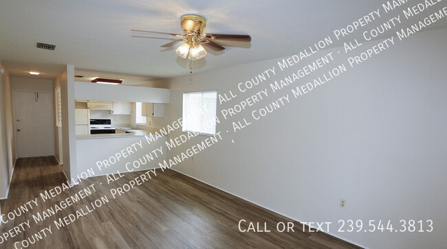 Foto del edificio - 8061 Country Rd