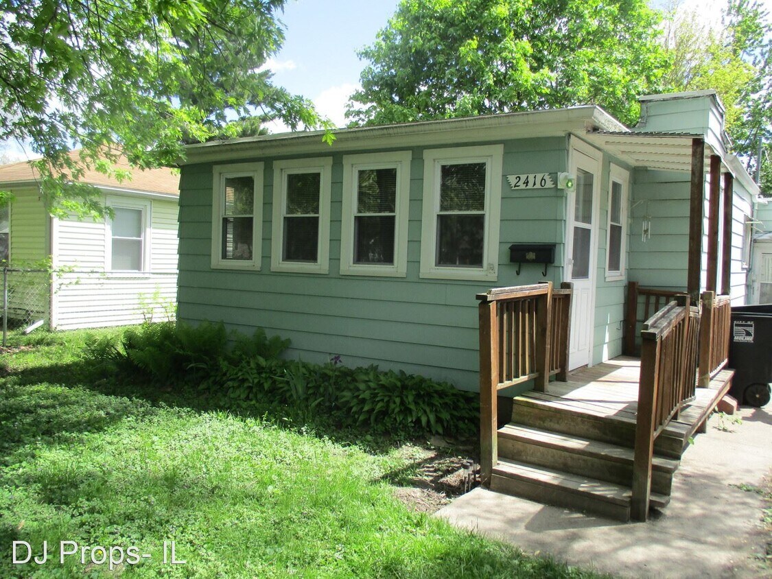 2416 45th St, Moline, IL 61265 House Rental in Moline, IL