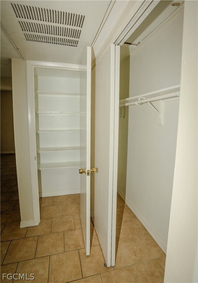 Foto del edificio - 2835 Winkler Ave