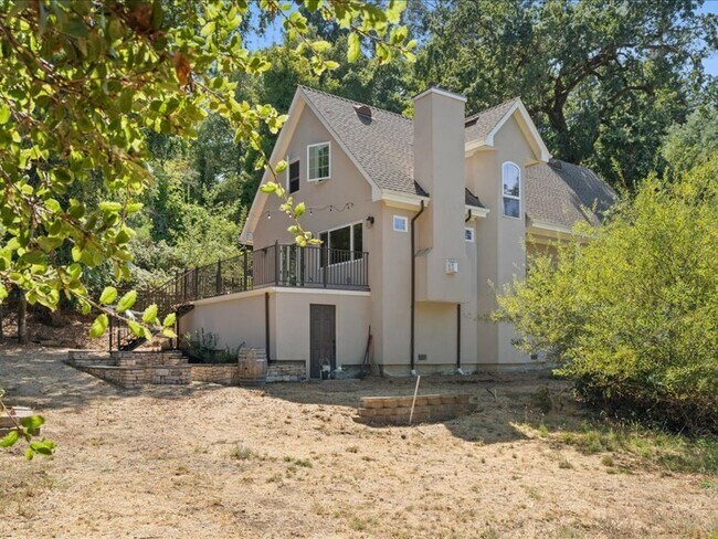 Foto del edificio - 910 Villa Chanticleer Rd