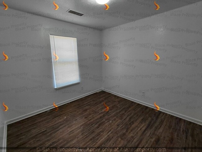 Building Photo - Easy Living, 3 Bedrooms