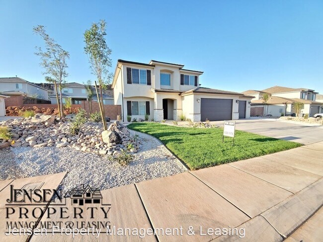 Building Photo - 6 br, 3.5 bath House - 3358 East Livia Drive