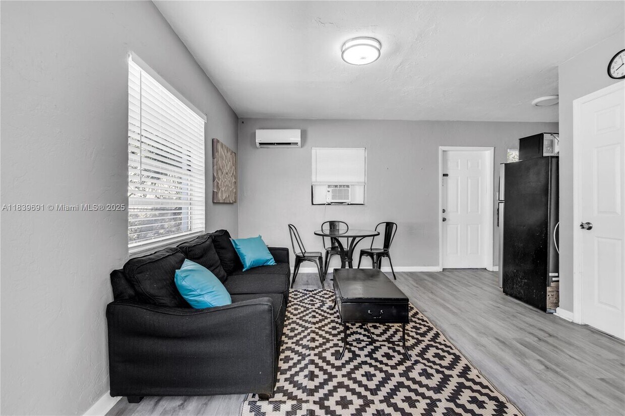 Primary Photo - 105 SW 5th Ct