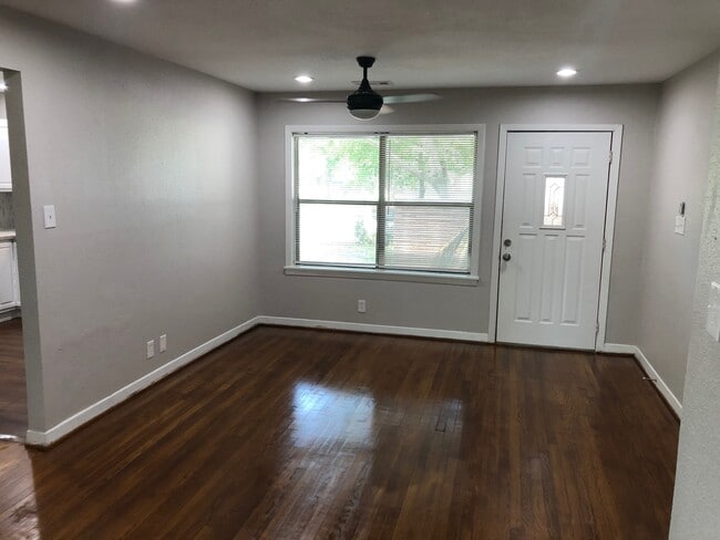 Living Room -2 - 4905 W 43rd St