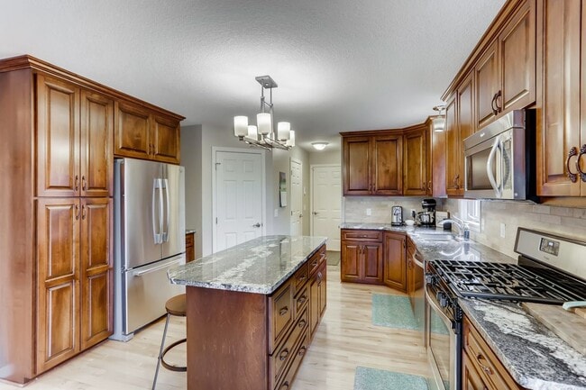 Building Photo - 301 Russell Ln