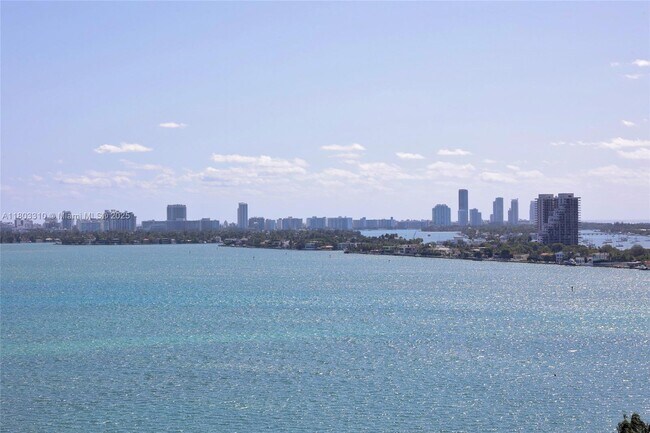 Foto del edificio - 2020 N Bayshore Dr