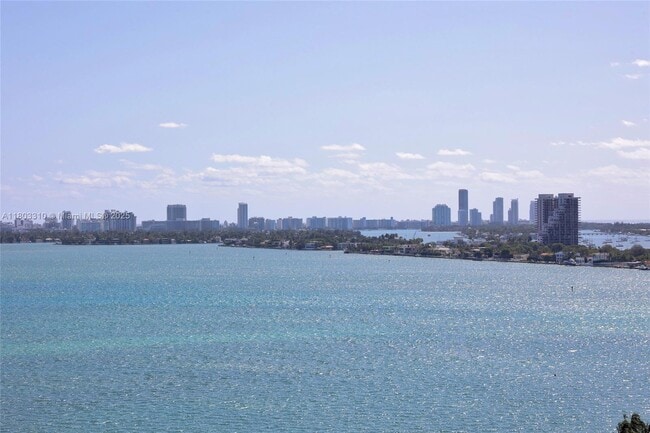 Building Photo - 2020 N Bayshore Dr