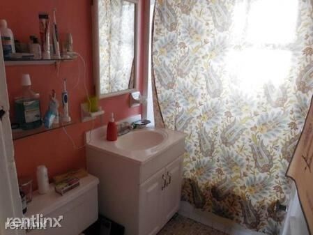 Building Photo - 16 Woodside Ave