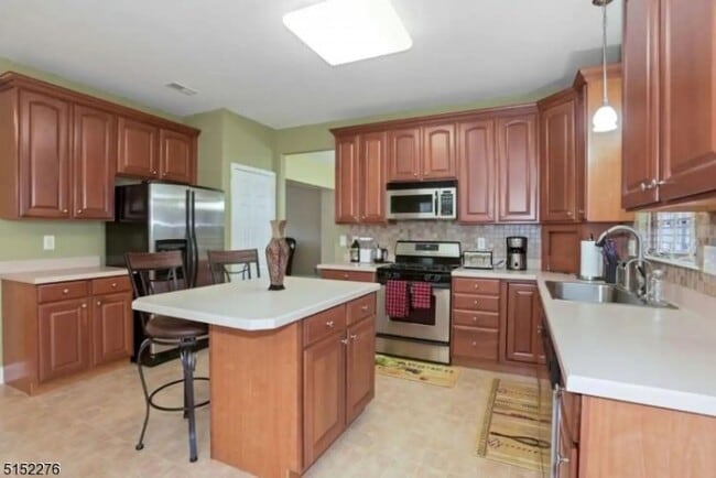 Building Photo - 1001 Fairway Ct