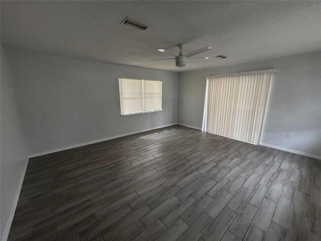Foto del edificio - 4912 23rd St W