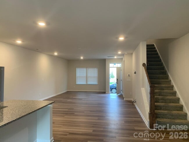 Foto del edificio - 446 Sagecroft Ln