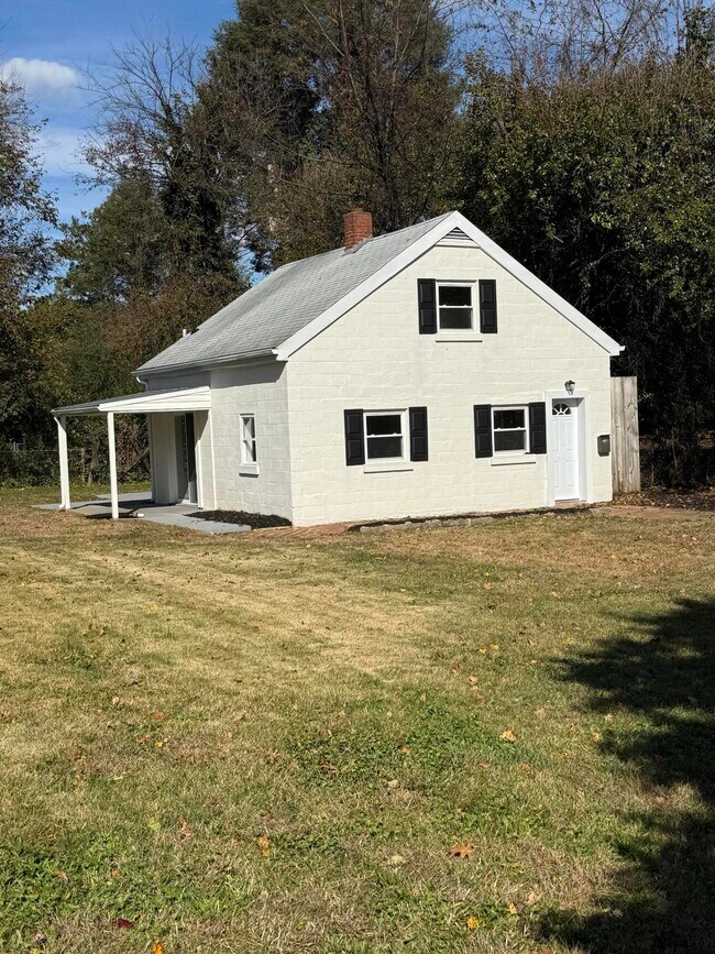 Foto del edificio - 2608 Dorchester Dr NW