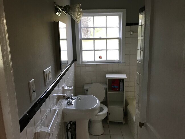 Foto del edificio - 1695 N Druid Hills Rd NE