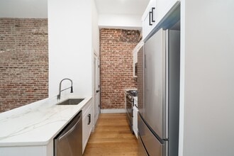 Building Photo - 25 Corbin Ave