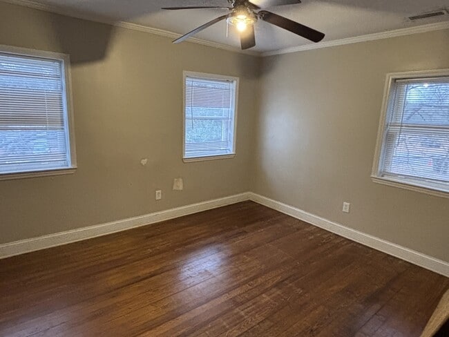 Foto del edificio - 1042 Bose Ave