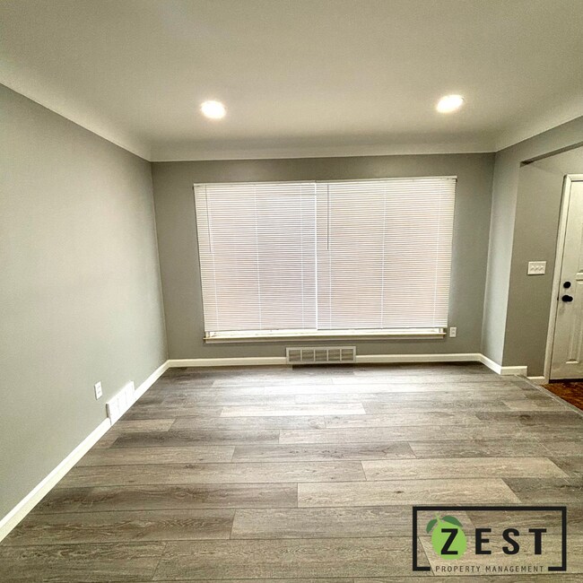 Foto del edificio - GORGEOUS 3 BD 1.5 BATH HOME!