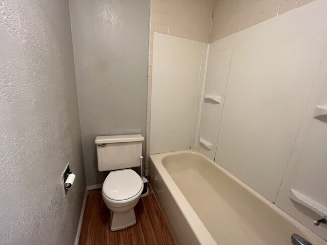 Foto del edificio - 2 Bedroom 2 Bathroom apartment convenientl...