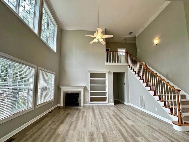 Foto del edificio - 4 BR/2.5BA | Newly Renovated Single Family Home |Fenced backyard| Elegant Brick Home in the Heart...