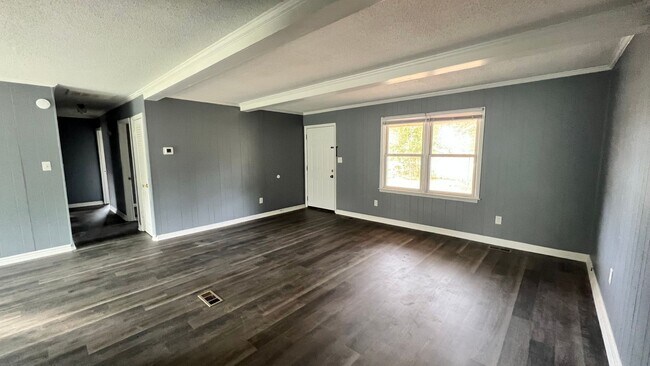 Building Photo - 3 Bed 2 Bath Home in Hubert