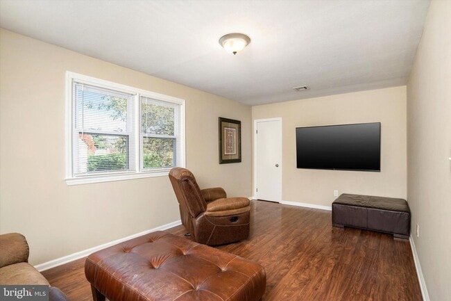Building Photo - 45 Scattergood Ave