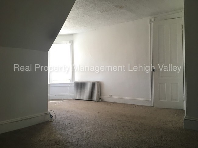 Building Photo - 34 N 10th St