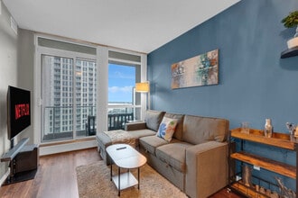Building Photo - 215 Fort York Blvd