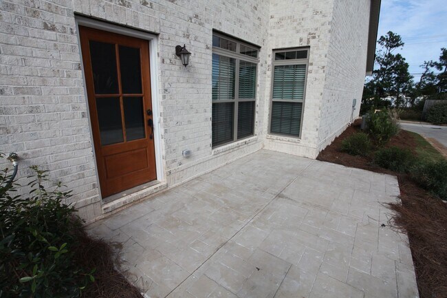 Foto del edificio - Townhome at Runningvine!