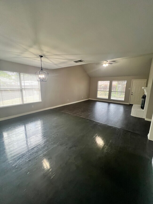 Foto del edificio - 2213 Ridgewood Dr