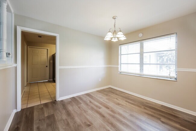 Foto del edificio - 129 Lowell Rd