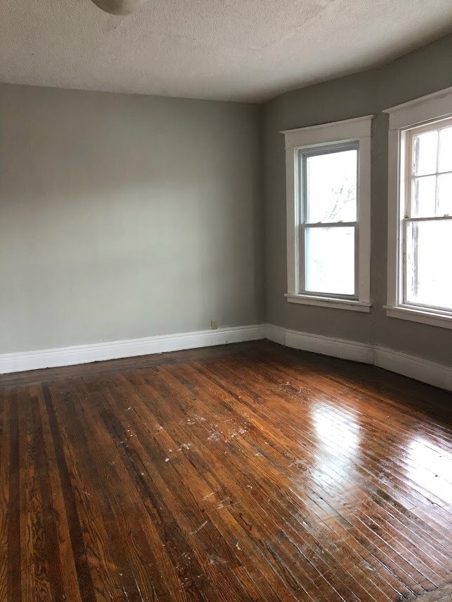 Foto del edificio - 232 W Delavan Ave