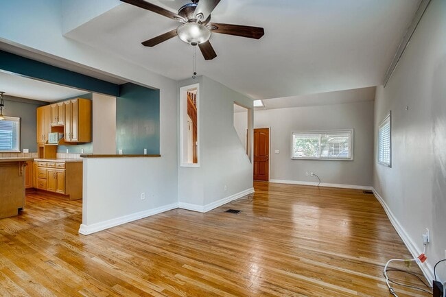 Building Photo - LOCATION LOCATION!!  Local gem in a quiet ...